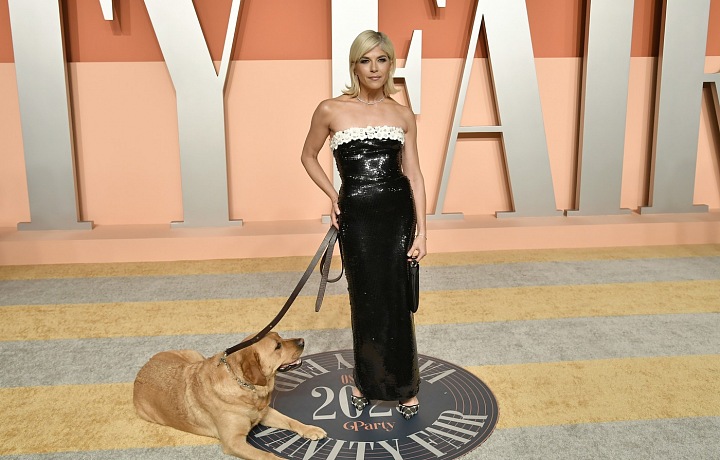 Selma Blair a její asistenční pes