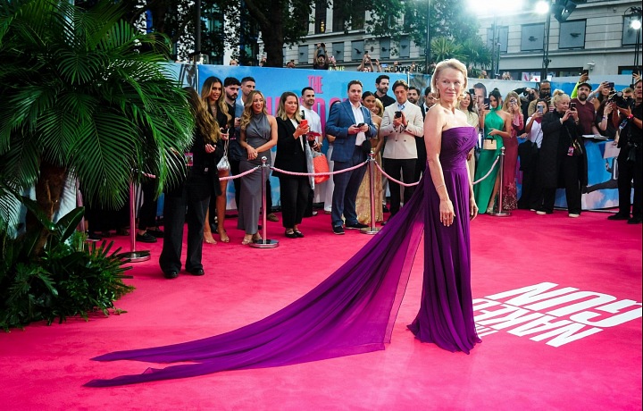 Fialová Pamele sluší