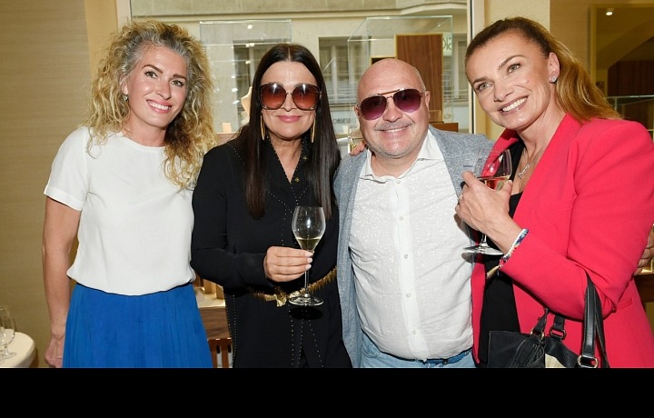 Celebrity na události se šperky
