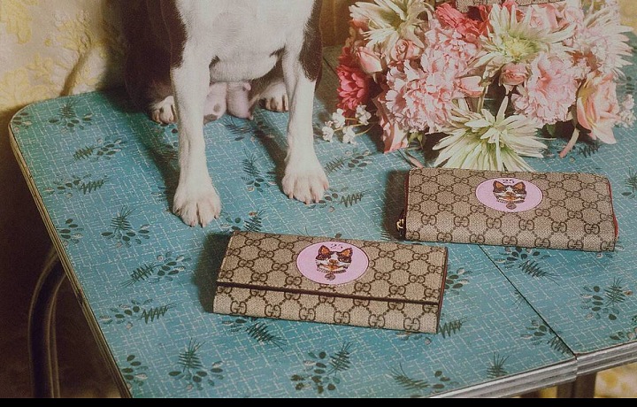 Vybírat můžete z kousků s monogramem