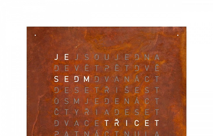 Qlocktwo píší i česky