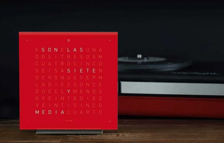 Qlocktwo v interiéru