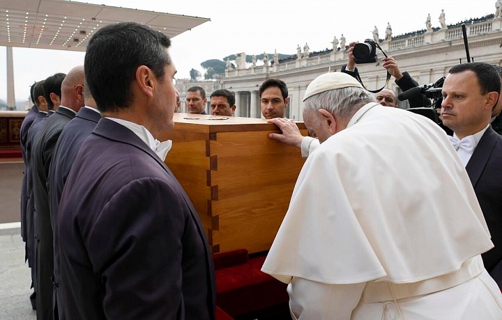 Pohřeb emeritního papeže Benedikta XVI.