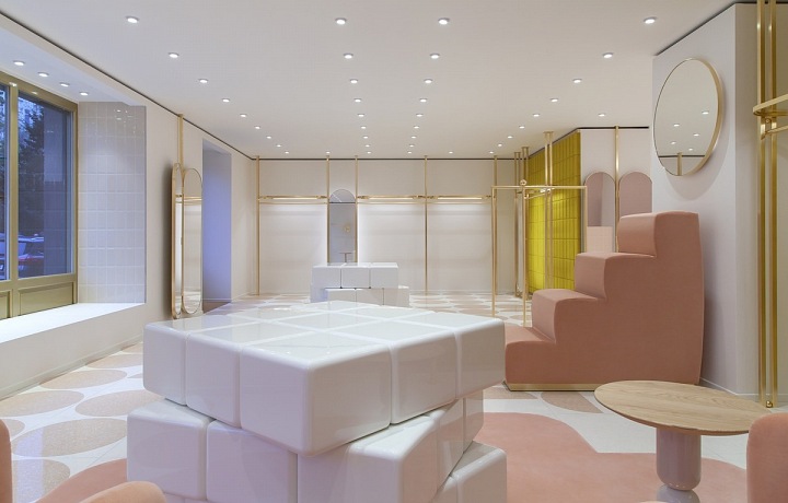 Božský interiér butiku RED Valentino