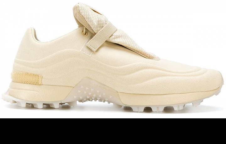 Model z dřívější spolupráce Reebok a Cottweiller