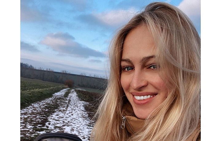 Renata s kočárkem.