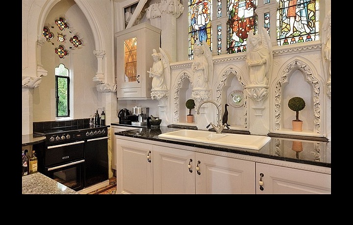 Kuchyň místo oltáře