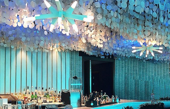 Bar pod mořem Subsix, Maledivy, interiér