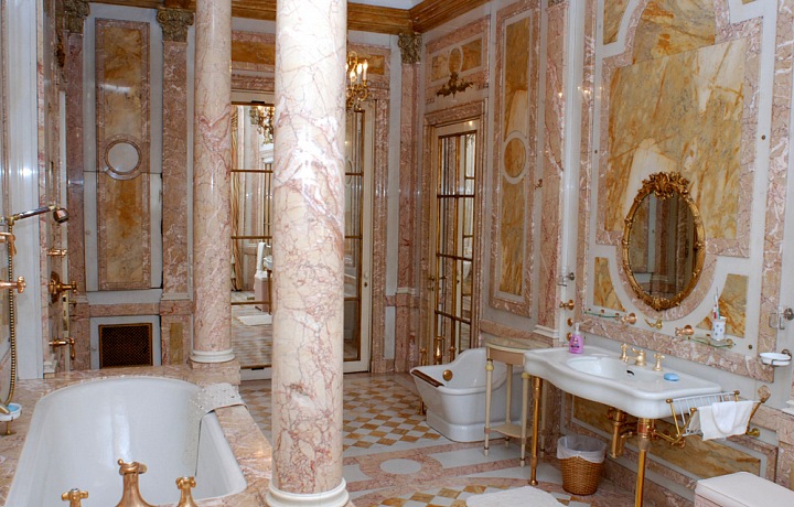 Rezidence - koupelna manželky Marthy P.