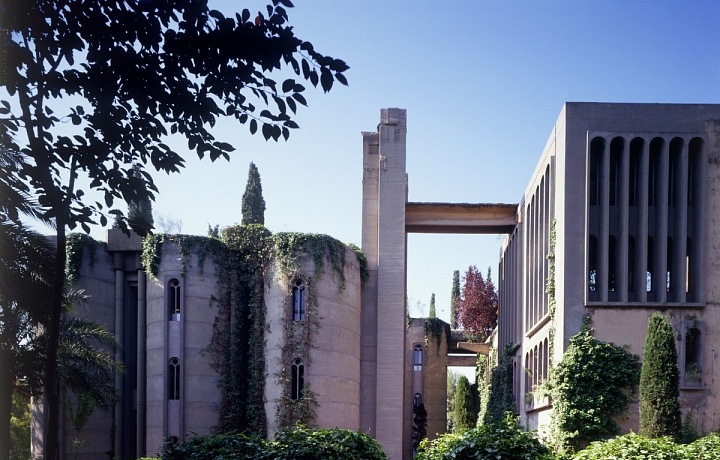 Ricardo Bofill, objekt a jeho exteriér