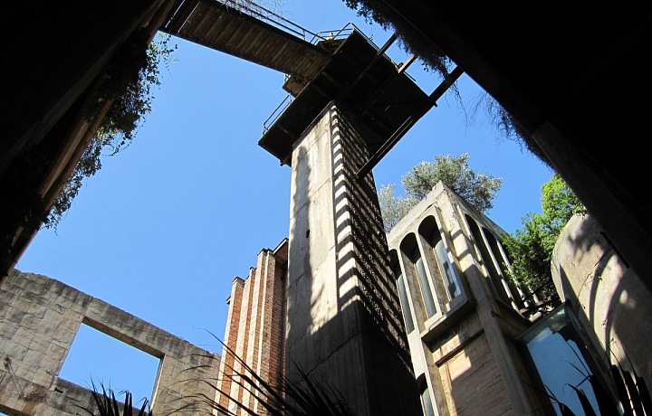 Původní části továrny