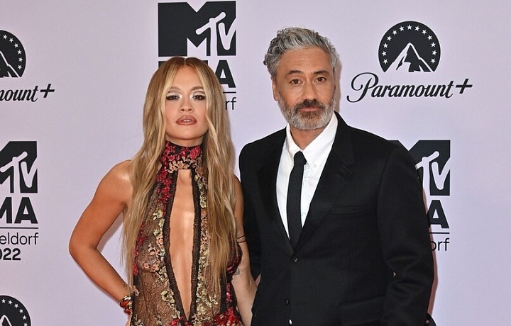 Rita Ora a Taika Waititi
