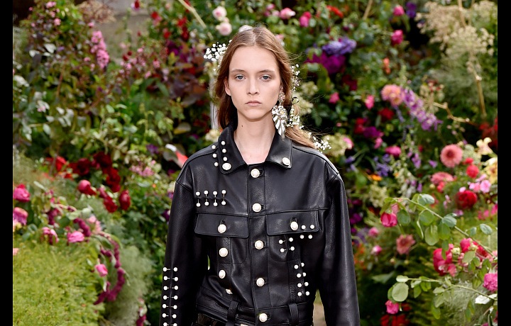 Rodarte nabízí luxusní rafinované róby.