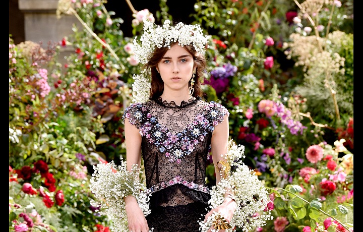 Rodarte nabízí luxusní rafinované róby.