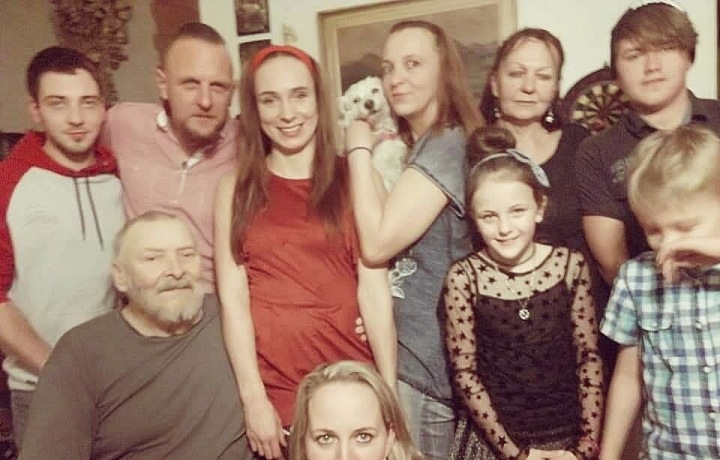 Volný čas ráda tráví s rodinou.