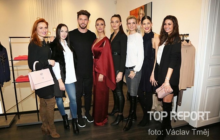 Muž roku je neustále v obležení krásných žen. 