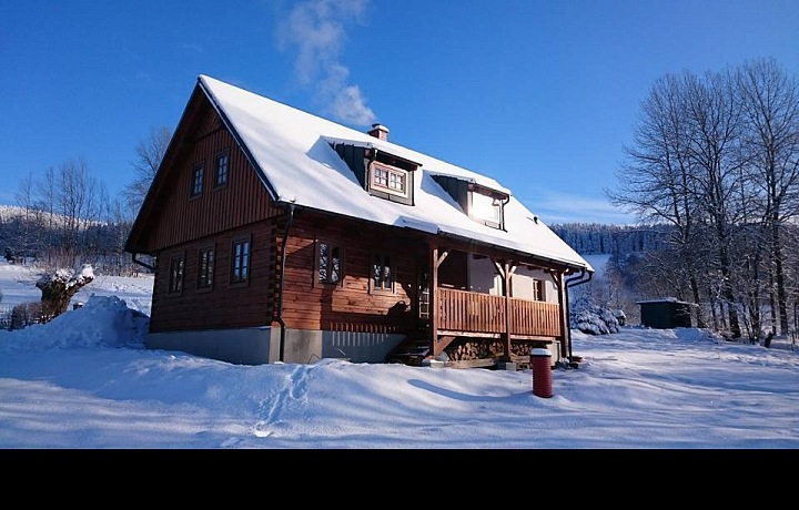 Roubenka pod sněhem