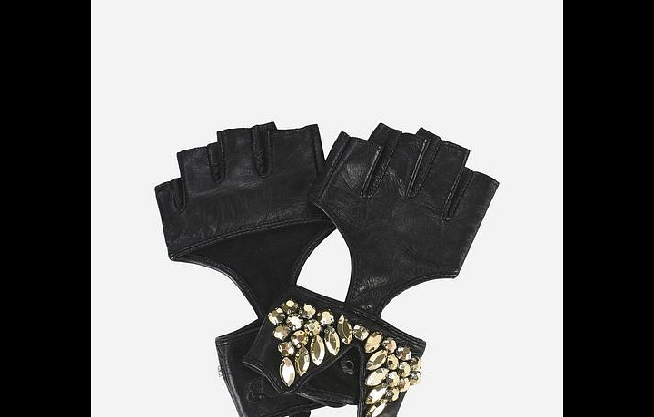 Nechybí ani typické rukavice