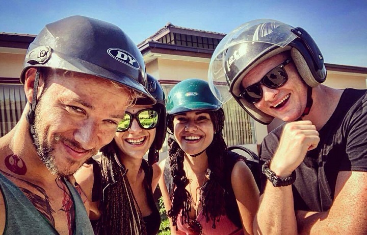 S přítelkyní Andreaou Kalosovou, která vyhrála v roce 2015 titul Česká Miss World.