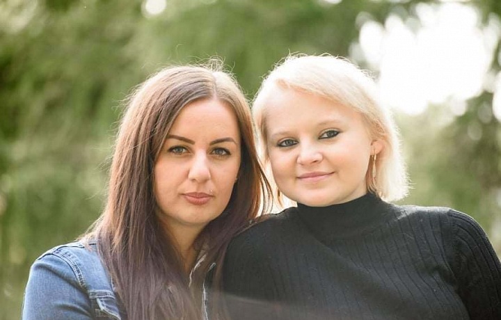 S nejlepší kamarádkou. 