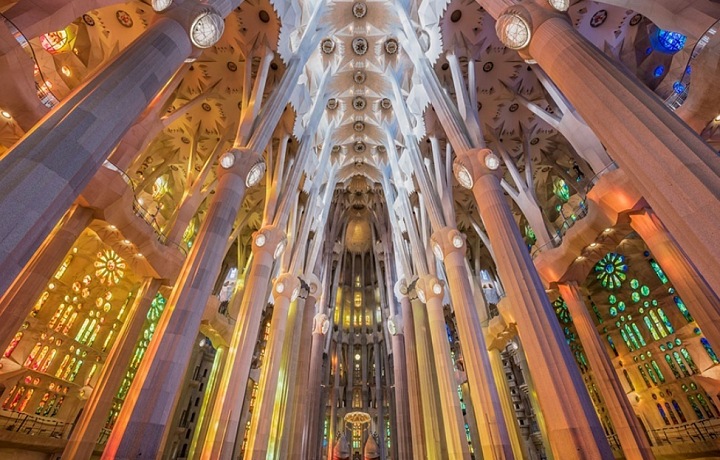 Sagrada Familia, vnitřní chrám