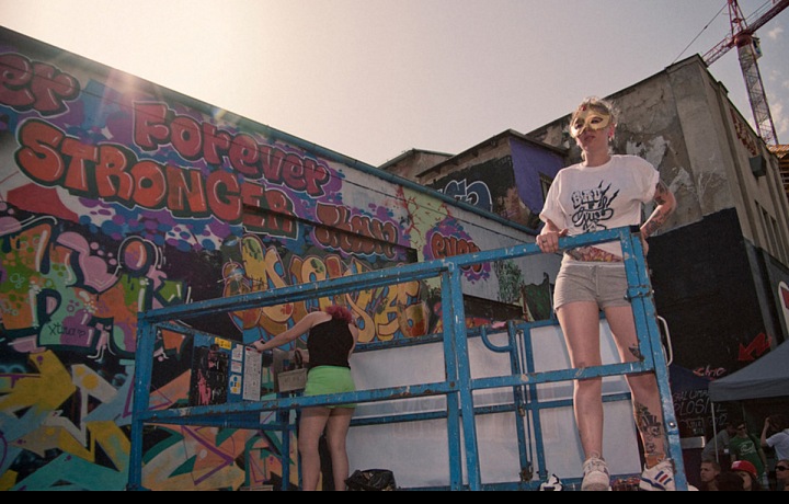 Sany natočila film o ženách realizující se v graffiti.