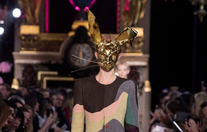 V kolekci se hojně objevují zvířecí vzory