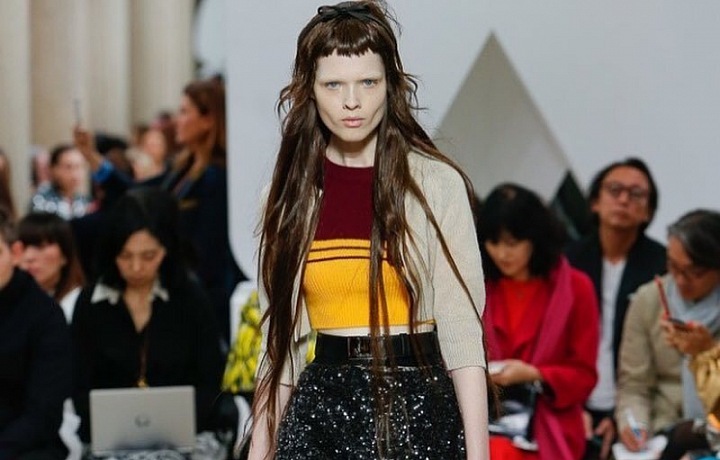 Kolekce je plná výrazných doplňků