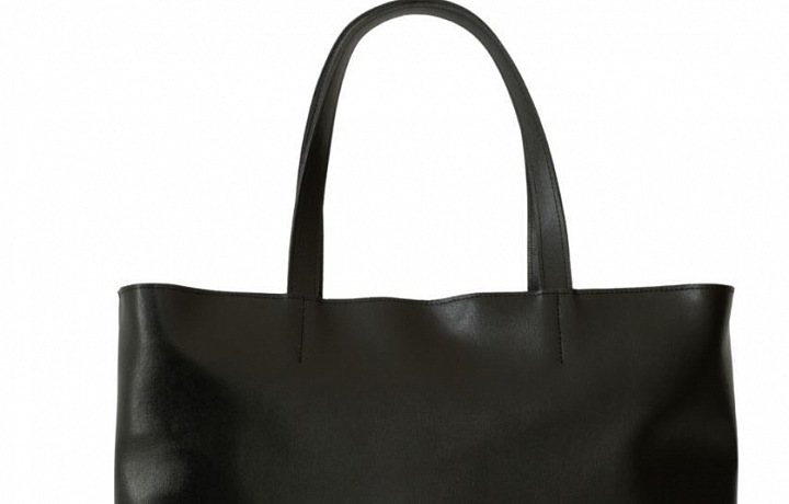 Černý kožený shopper.