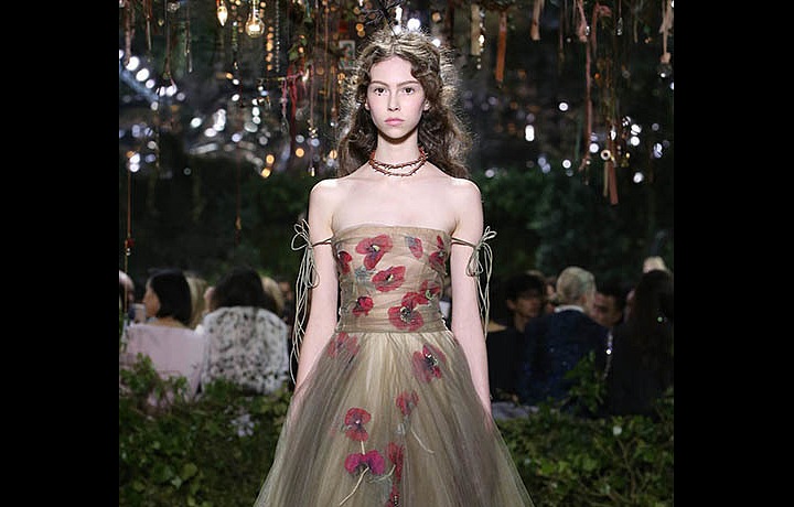 Vrstvené olivové šaty