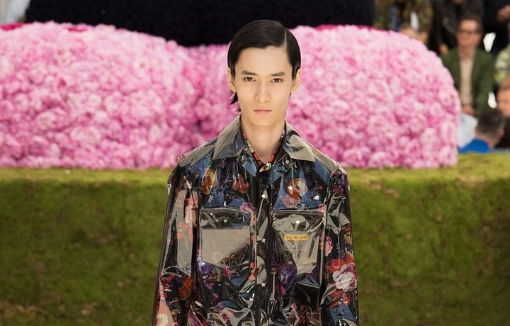 V kolekci se objevují také další výrazné vzory