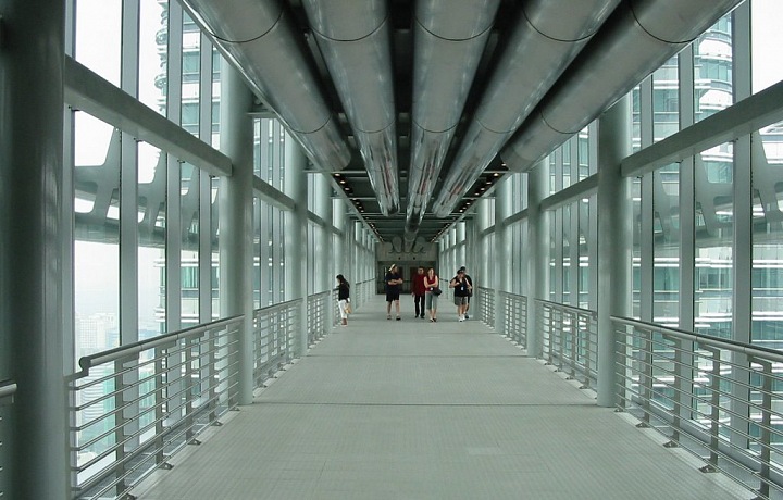 Průchod, most spojující dvě bodovy