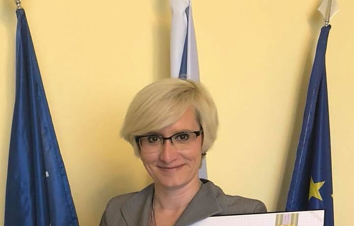 Rozdíly mezi muži a ženami v politice nedělá. Každý může uspět. 