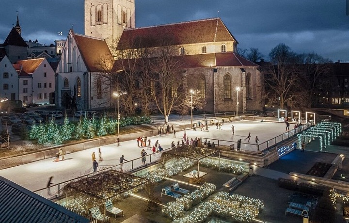 Kluziště patří neodmyslitelně k vánočním svátkům i v Estonsku