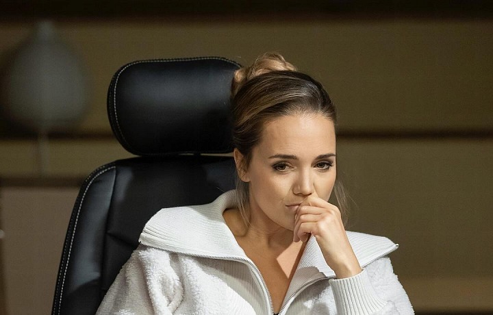 Lucie předvedla, že i obyčejná mikina dokáže dámu rozzářit.