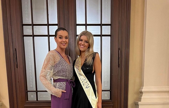 Se svou maminkou Ivou Kubelkovou si velmi dobře rozumí.