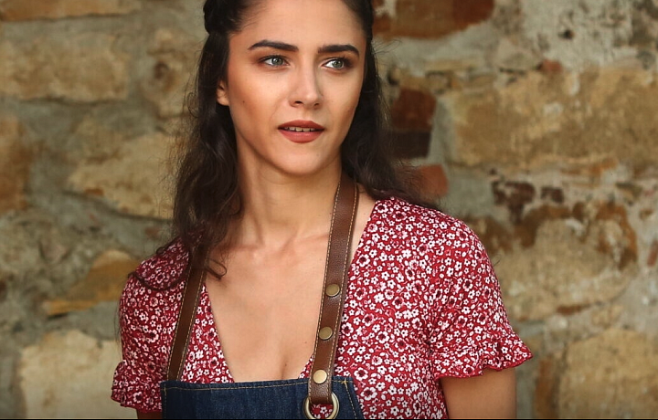 Eva Burešová jako Týna Popelková v seriálu Slunečná