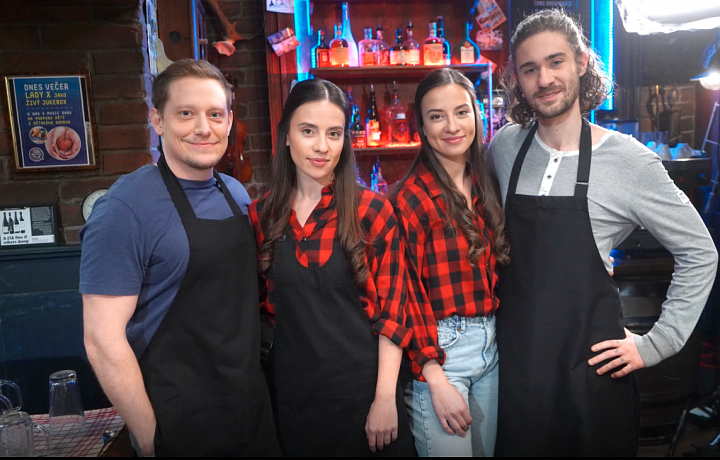 Štěpán Benoni, Barbora Černá, Lucie Černá a Goran Maiello v seriálu ZOO