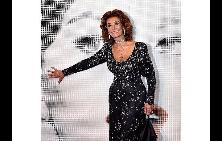 Sophia Loren v černých šatech