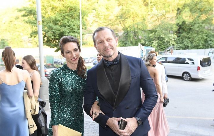 Jaromír Soukup dorazil v obležení tajemné brunetky