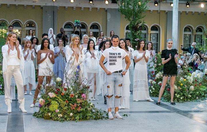 Společná fotografie po konci přehlídky