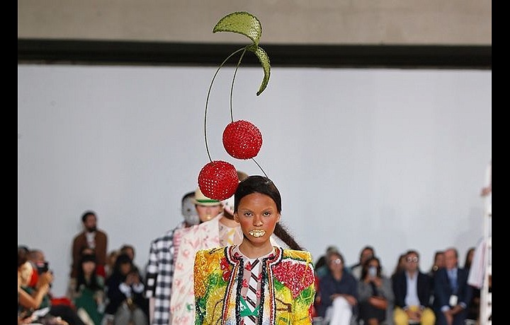 Kolekce je plná výrazných barev