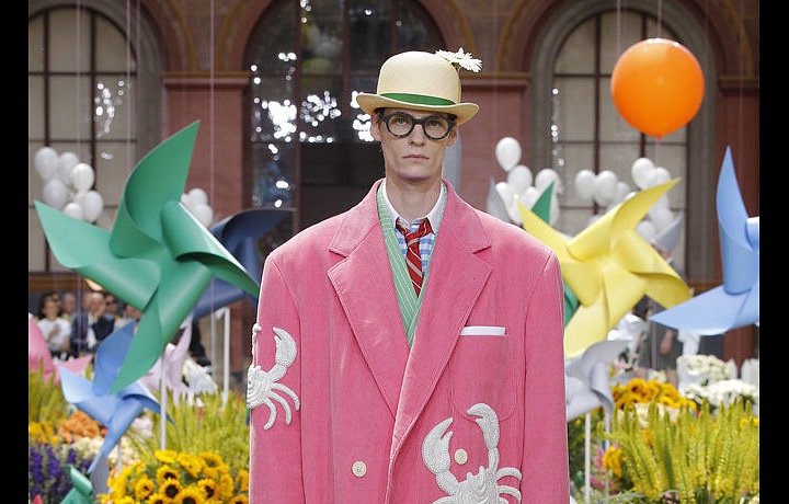 SS19 je plná výrazných barev a vzorů