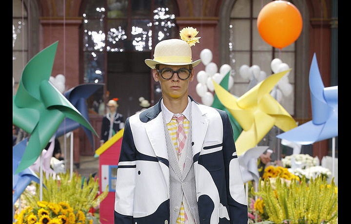 Modely zdobí velrybí motivy