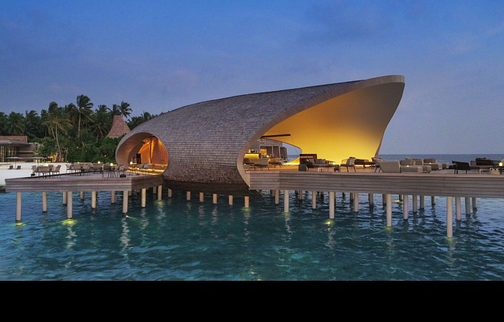 Velrybářský bar St Regis Maledivy Vommuli Resort