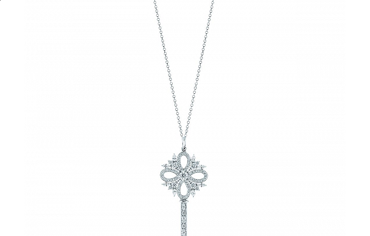 Necklace with diamonds
