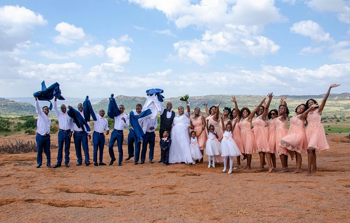 Obyvatelia Zimbabwe známi svojou silnou vôľou, odolnosťou a komunitným duchom.