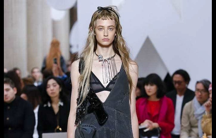 Kolekce je plná výrazných doplňků