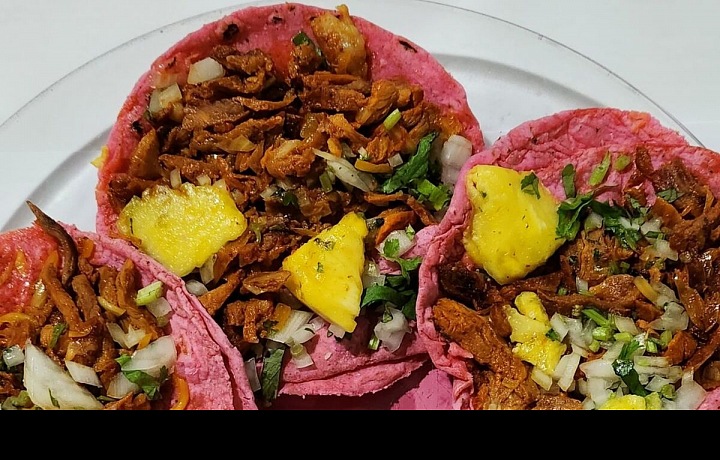  Barbie mánie barví mexické tacos a tortilly na růžově