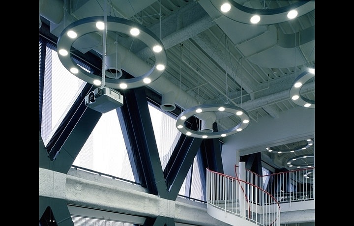 Interiér Mode Gakuen Cocoon Tower